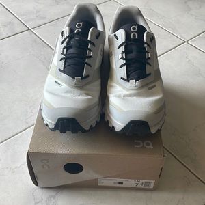 On Cloudventure Waterproof trail running shoes, white reflective, Men’s 7 NNWB